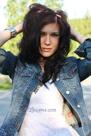 185674 - Gulnaz Age: 37 - Finland